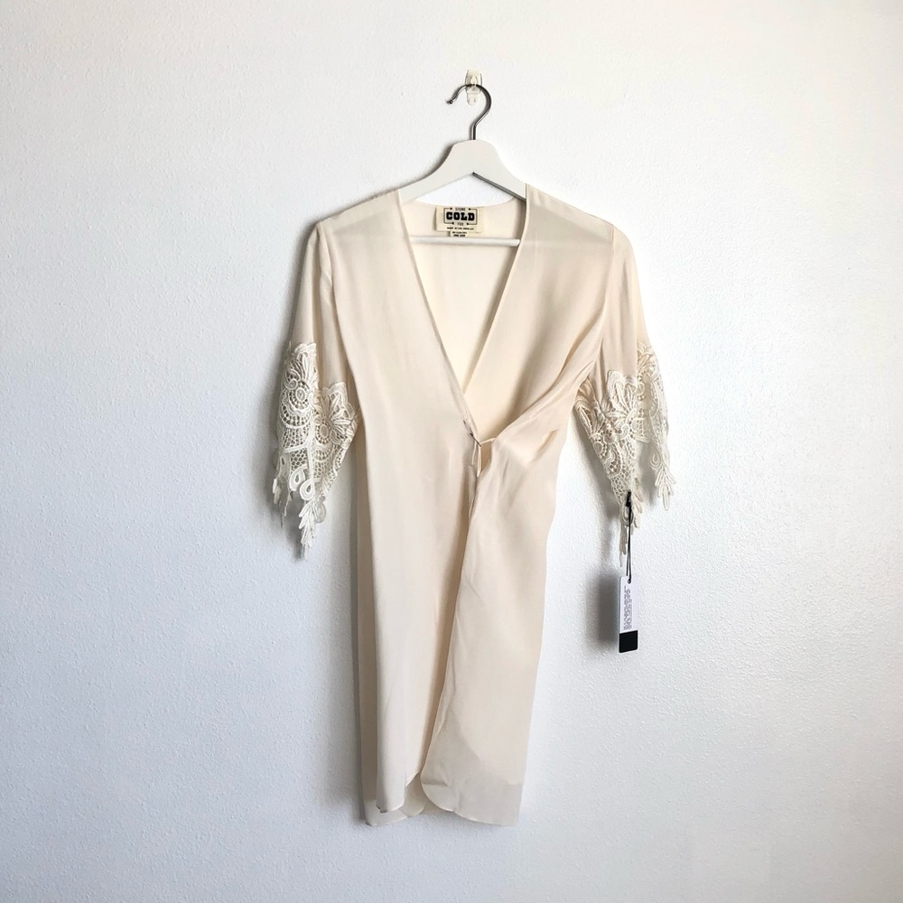 NWT Stone Cold Fox Cream Lace Silk Kimono Robe One Size **Flawed**
